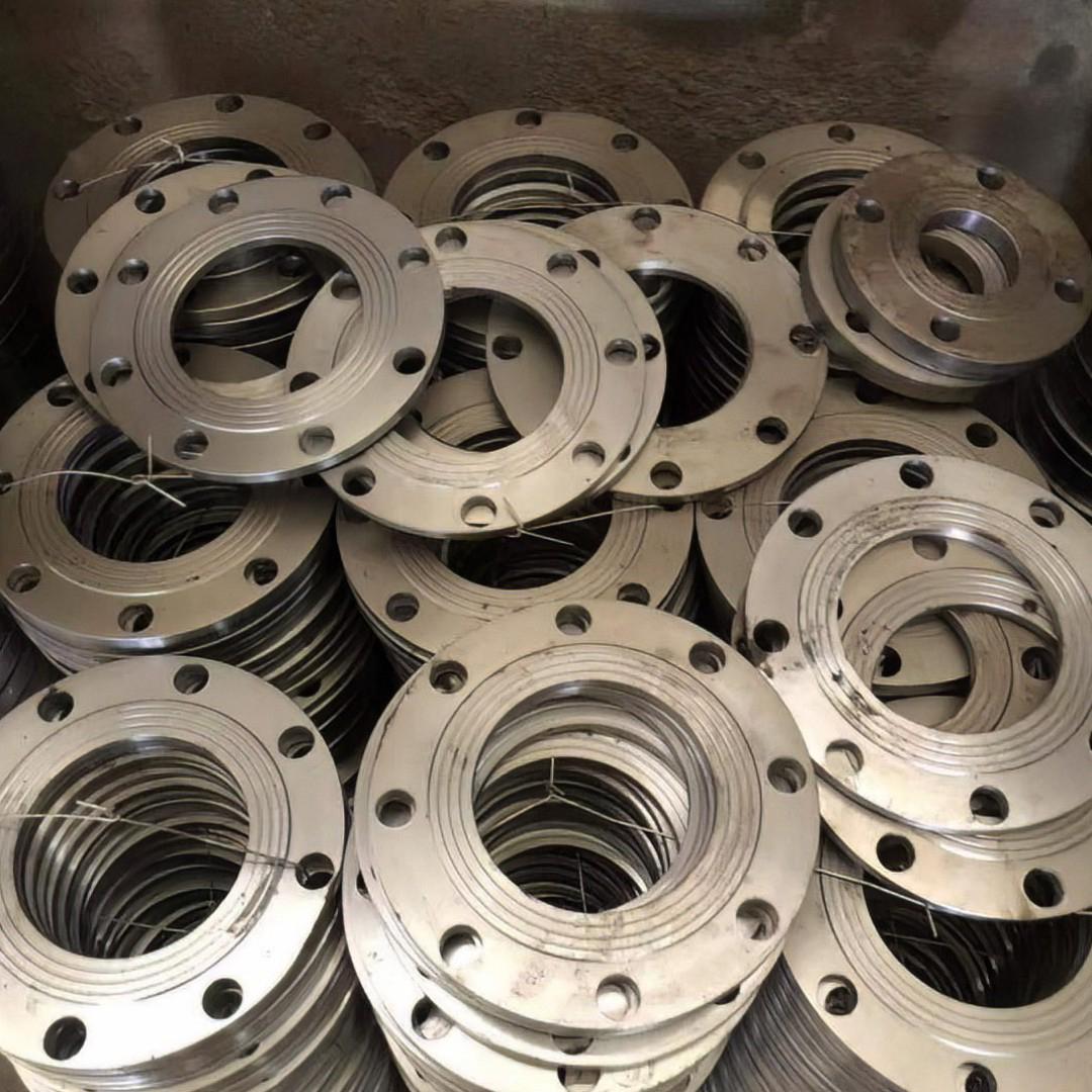 Connection methods of flange pipe fittings